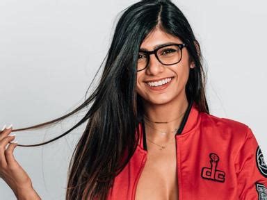 mia khalifa in glasses|Mia Khalifa’s Glasses Sell for Reported $100,000 at Auction